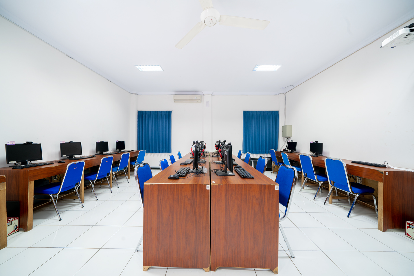 Lab. Komputer/Bahasa