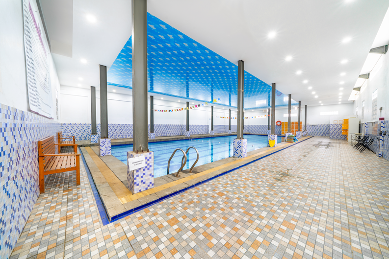 Kolam-renang-indoor-NIBS-3